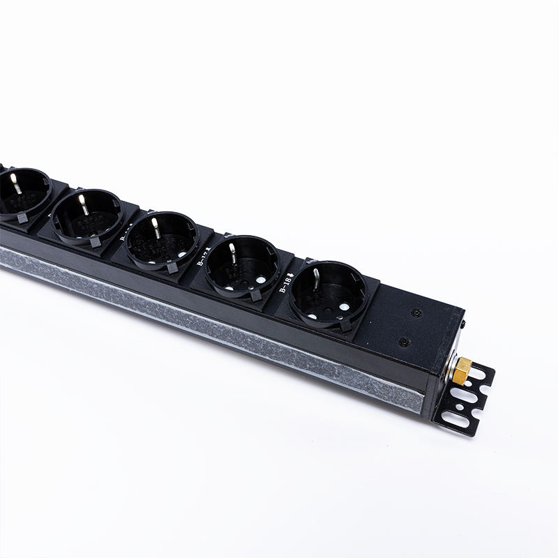 18 アウトレット ドイツ 1U サージ保護ホットスワップ可能 RS485 メータード ラック PDU