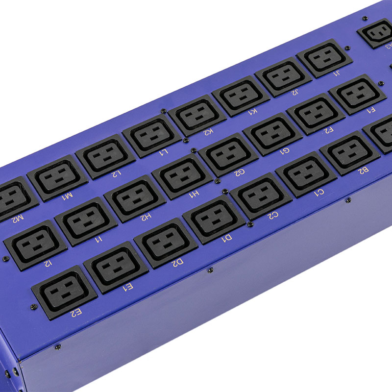 3 相 27 コンセント C13 C19 垂直ブレーカー スイッチ付き PDU